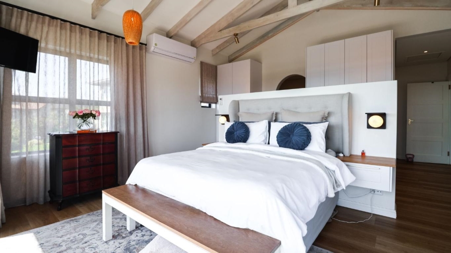 6 Bedroom Property for Sale in Whale Rock Heights Western Cape